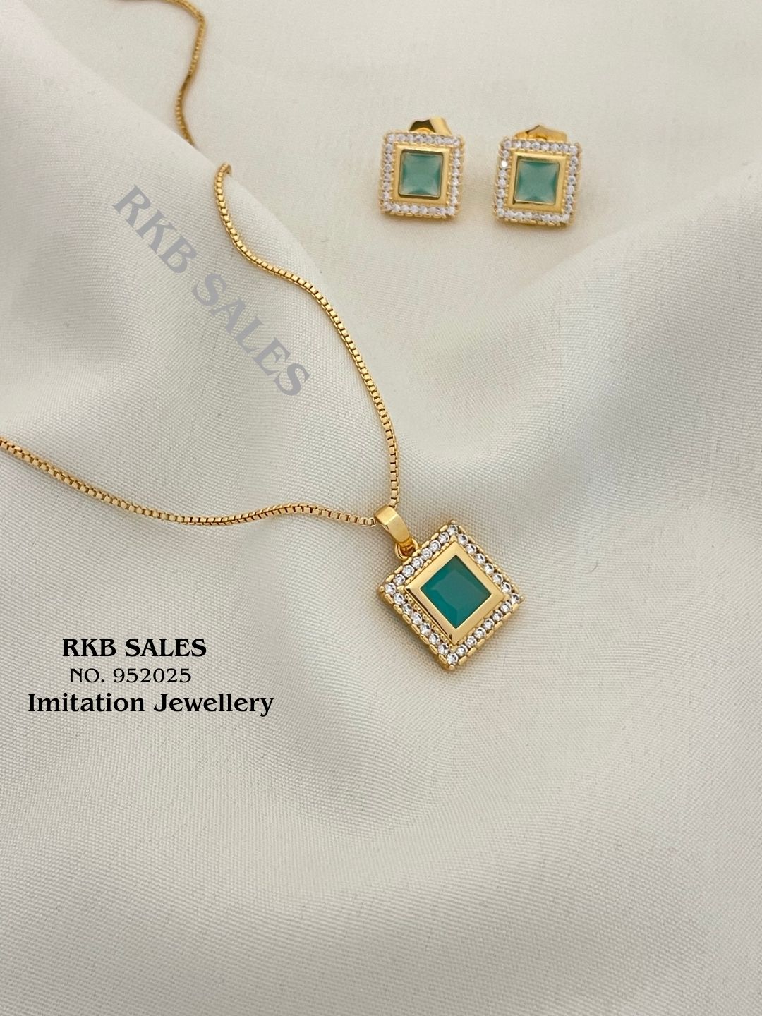 Chain Pendant Earring Set for Daily Wear At Wholesale Price