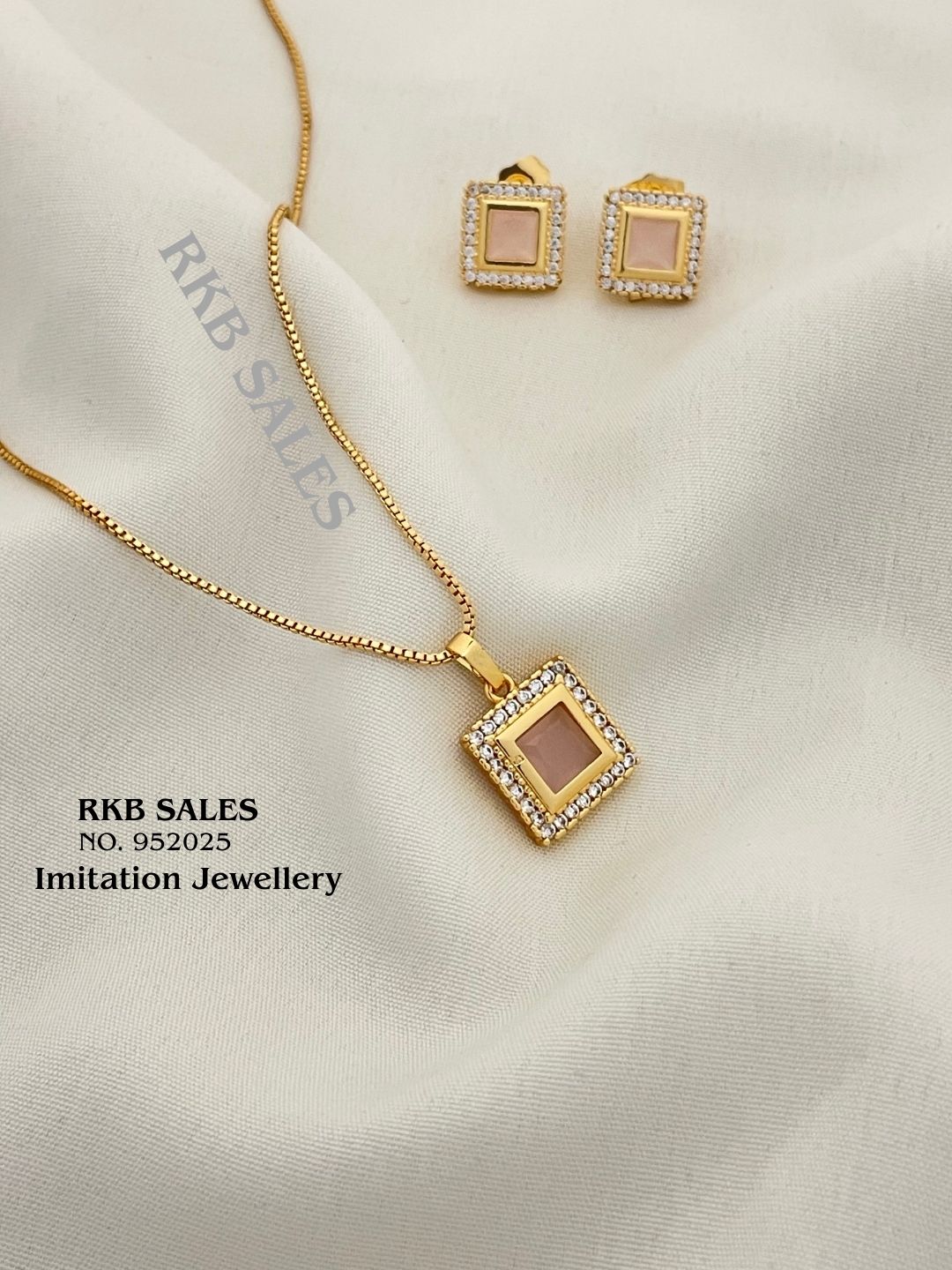 Chain Pendant Earring Set for Daily Wear At Wholesale Price